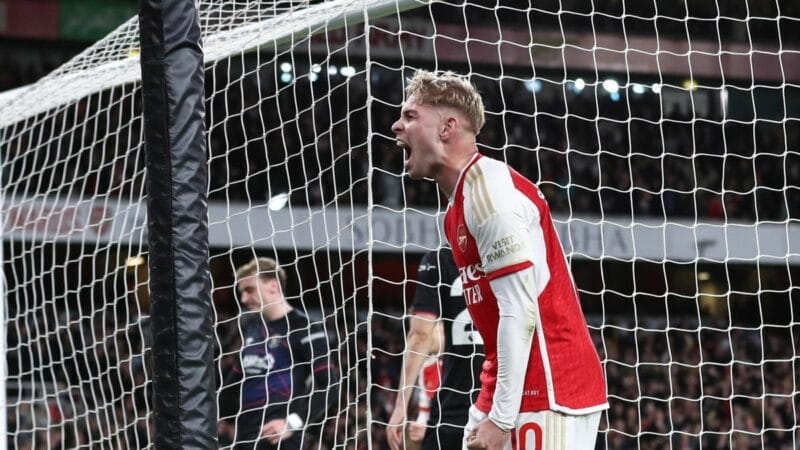 Smith-Rowe sáng cửa ở lại Arsenal 