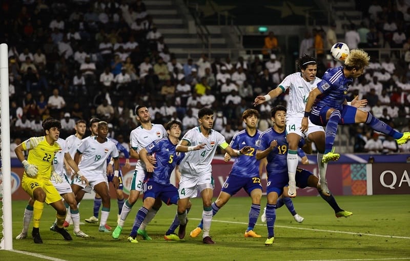 U23 Iraq (trắng) hoàn toàn thua kém U23 Nhật Bản (Ảnh: Getty).