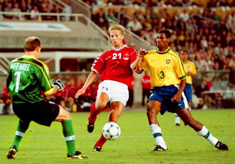 Đan Mạch để thua Brazil ở World Cup 1998