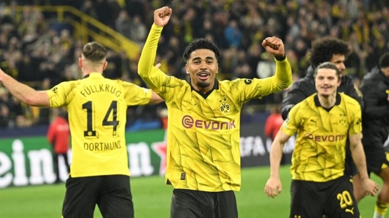 Ian Maatsen muốn ở lại Borussia Dortmund