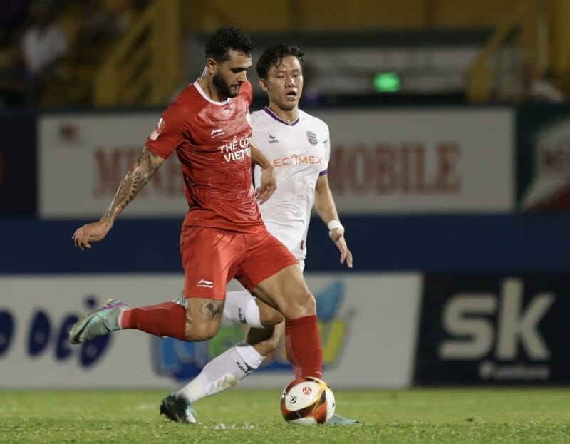 Tiền đạo Joao Pedro bỏ lỡ quá nhiều cơ hội.