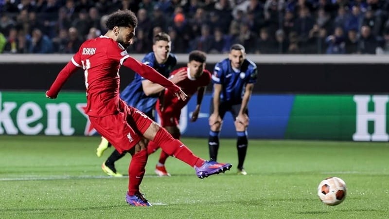 Quả penalty của Salah không thể cứu Liverpool.