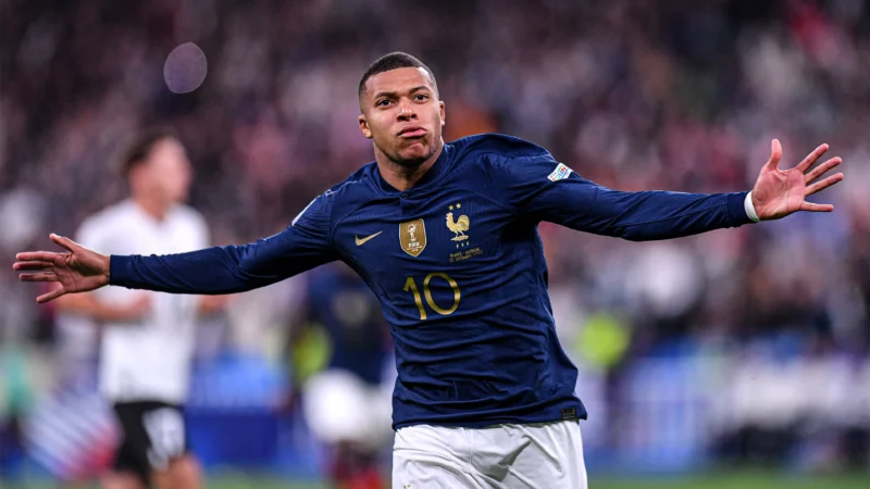 Mbappe thường tỏa sáng trong màu áo tuyển Pháp.