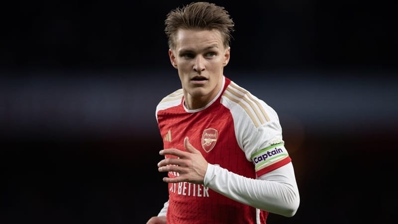 Odegaard là đội trưởng cũng như nhạc trưởng của Arsenal