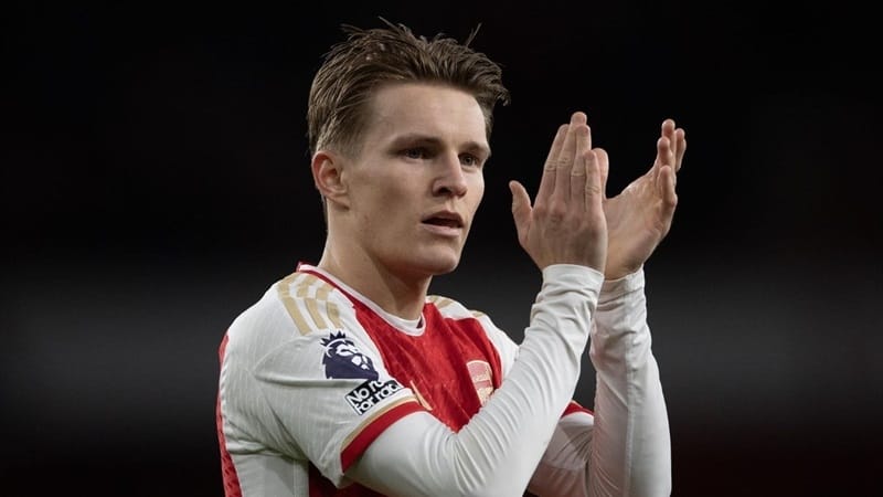 Odegaard được đánh giá cao hơn Bergkamp và Ozil