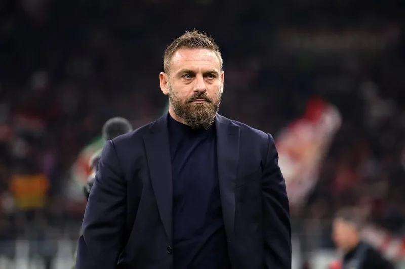 HLV Daniele De Rossi tiếp tục gắn bó với AS Roma.