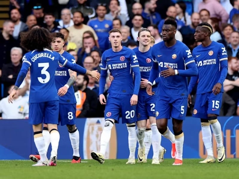 Chelsea vừa hòa thất vọng trước Burnley.