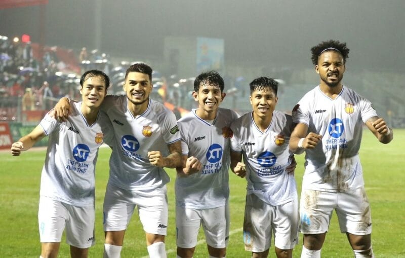 Nam Định gây bất ngờ khi là đội để thủng lưới nhiều nhất V-League mùa này (Ảnh: Thanh Niên).