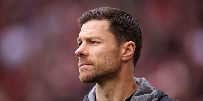 Từ chối Liverpool, Xabi Alonso nhận chỉ trích