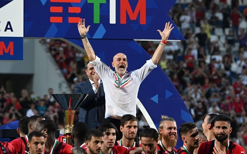 HLV Stefano Pioli góp công lớn giúp AC Milan giành Scudetto.