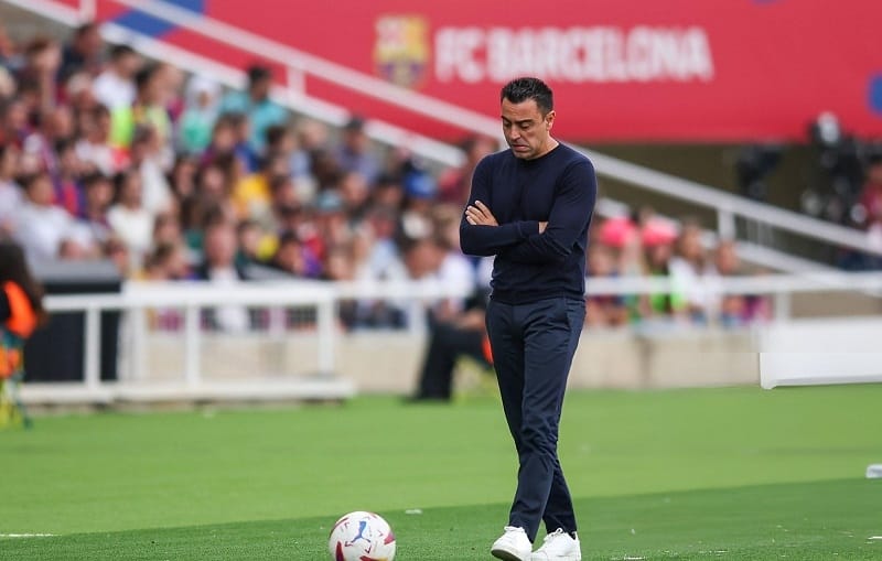 Xavi ra đi do mâu thuẫn với chủ tịch Joan Laporta.