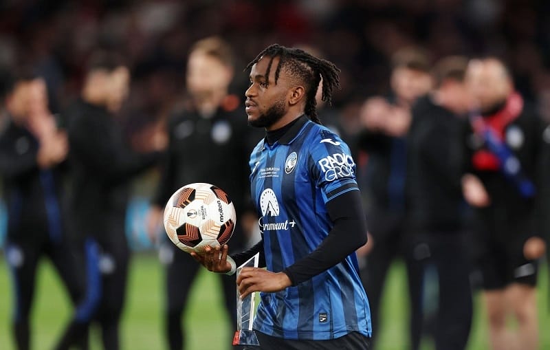 Lookman thi đấu thăng hoa trước Bayer Leverkusen.