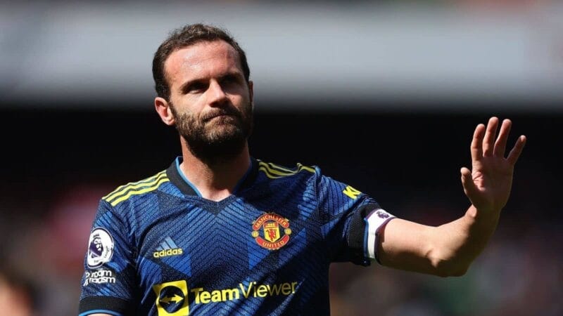 Juan Mata đã tiến hóa từ tiền vệ công thành một cầu thủ đá cánh.