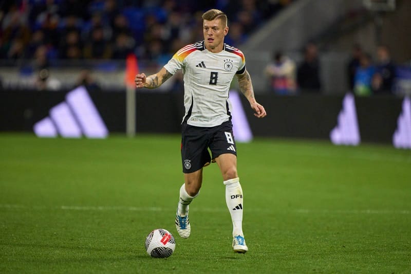 Kroos sẽ dẫn dắt các đàn em