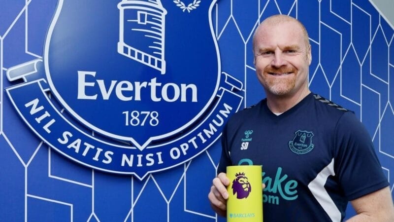 HLV Sean Dyche là người hùng của Everton