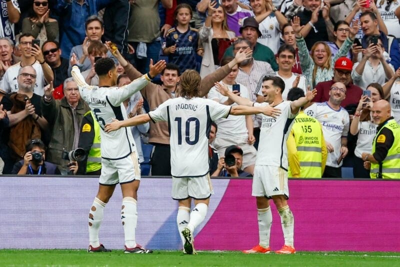 Luka Modric muốn tiếp tục cùng Real Madrid.