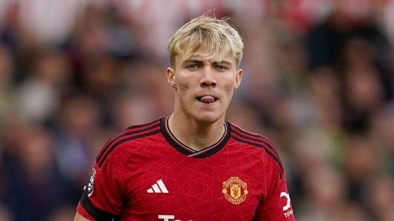 Rasmus Hojlund sai lầm khi chọn Man Utd