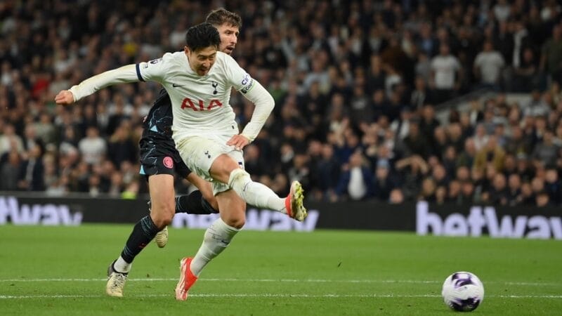 Son Heung-min lần đầu lên tiếng sau pha bỏ lỡ trước Man City