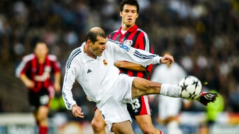 Siêu phẩm của Zidane trong trận đấu với Leverkusen