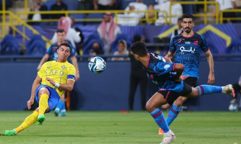 CR7 là cầu thủ ghi nhiều bàn thắng nhất lịch sử.