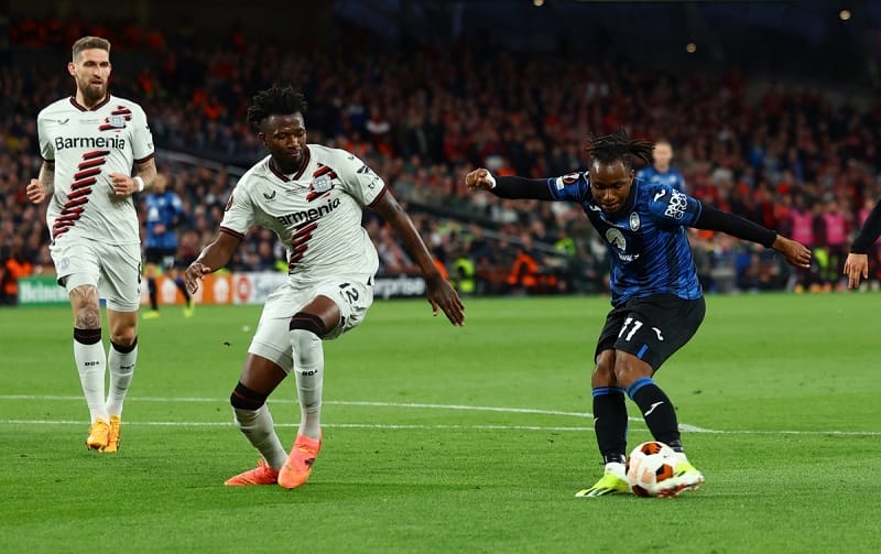 Leverkusen bất lực trước Ademola Lookman