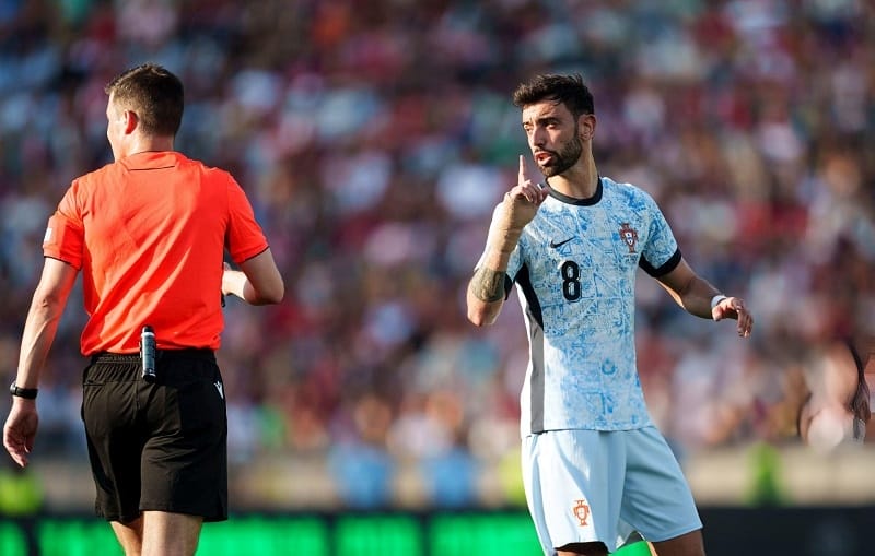 EURO ra luật độc lạ, Bruno Fernandes khó ‘pressing’ trọng tài