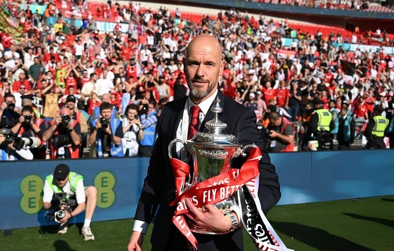 Erik ten Hag khép lại mùa giải bằng chức vô địch FA Cup.