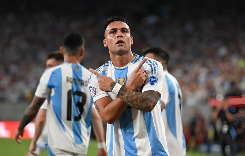 Kết quả bóng đá Argentina vs Peru: Lautaro Martinez thay Messi tỏa sáng, La Albiceleste hiên ngang nhất bảng