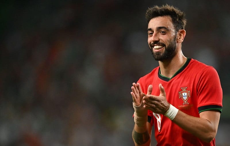 Bruno Fernandes tạo ra một siêu phẩm ở phút 55.