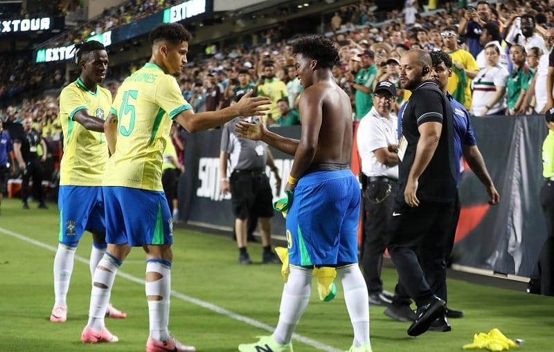 Kết quả bóng đá Mexico vs Brazil: Vinicius kiến tạo, Selecao thắng hú vía