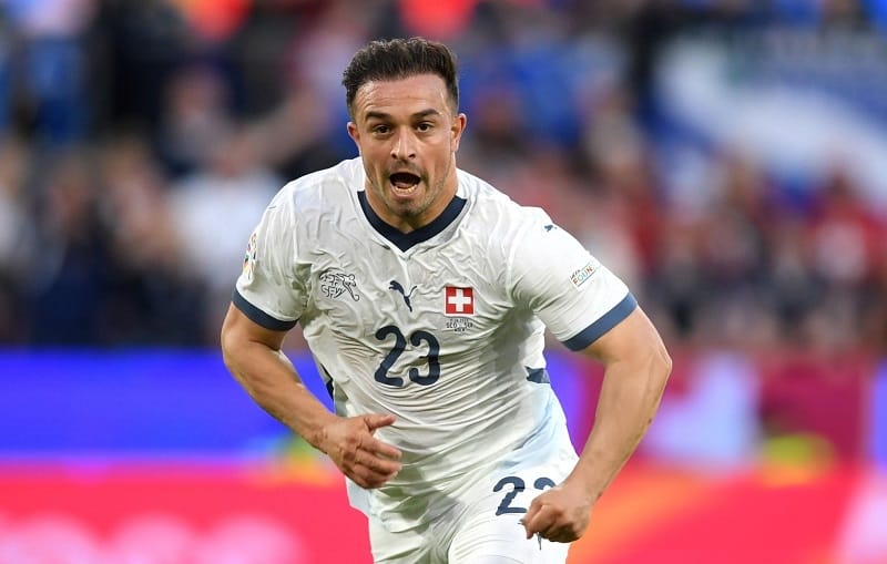 Shaqiri ghi siêu phẩm vào lưới Scotland.