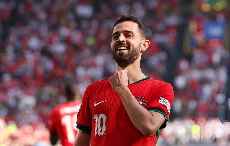 Bernardo Silva đưa Bồ Đào Nha vươn lên dẫn trước.