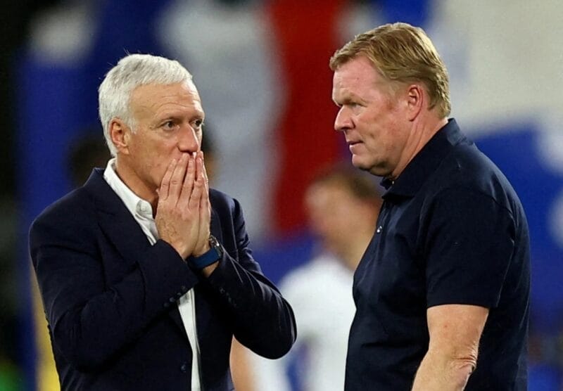 HLV Ronald Koeman và Deschamp có quan điểm trái ngược về quyết định của VAR.