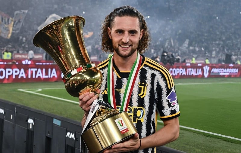 Rabiot chỉ còn hợp đồng với Juventus đến hết tháng này.