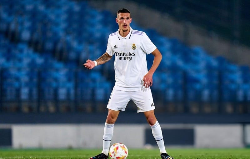 Rafa Marin ra đi để có thêm thời gian thi đấu.