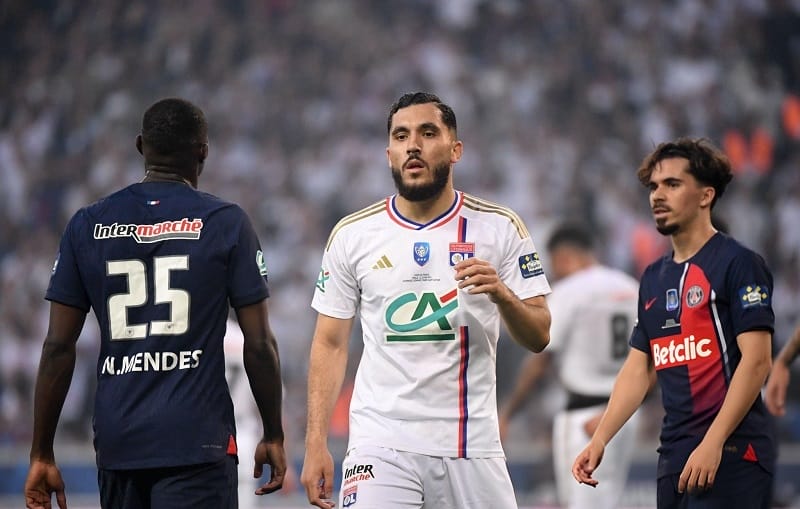 Rayan Cherki có thể gia nhập PSG hè này.