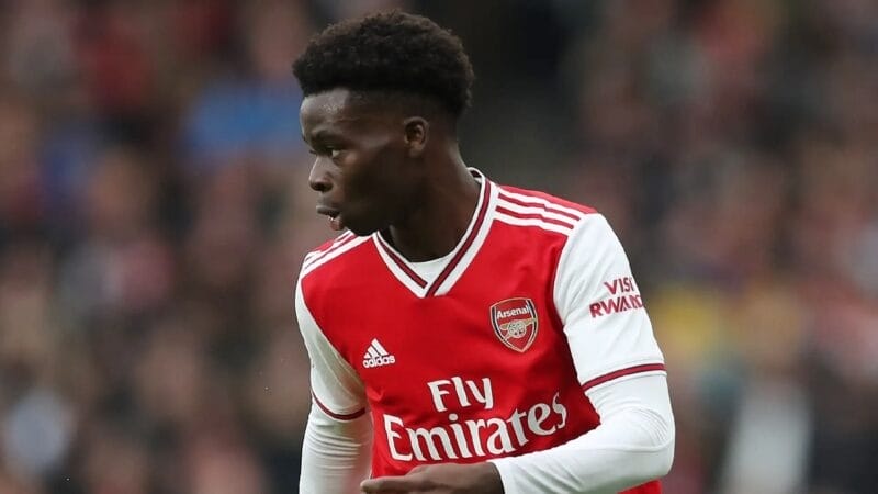 Bukayo Saka thi đấu cho Arsenal mùa giải 2019/20