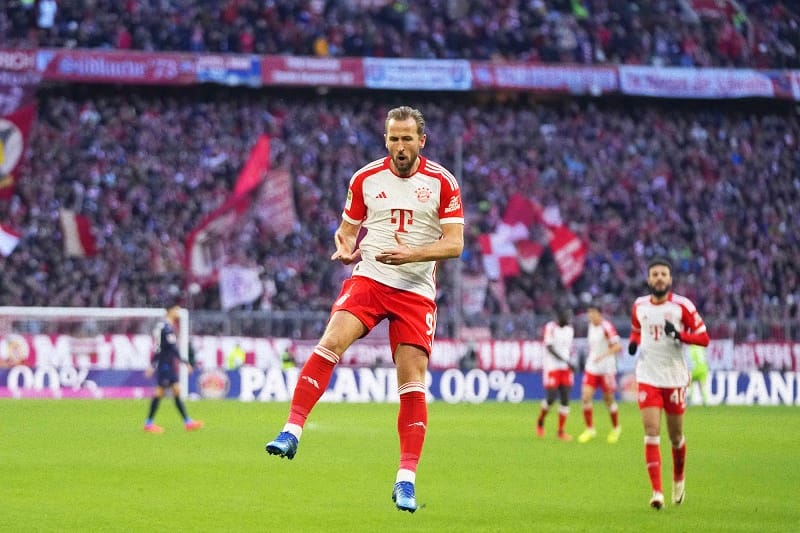 Kane thi đấu xuất sắc trong mùa giải ra mắt Bayern Munich