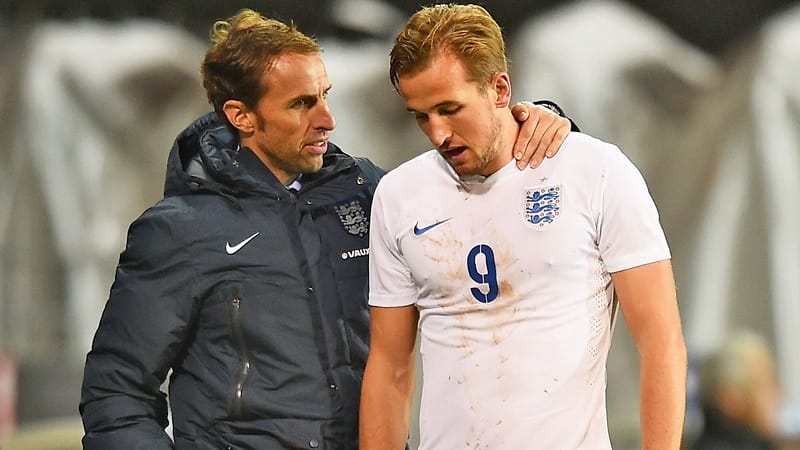 HLV Southgate trao đổi cùng Harry Kane