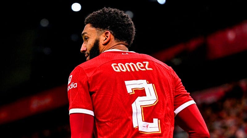 Gomez với áo số 2 tại Liverpool