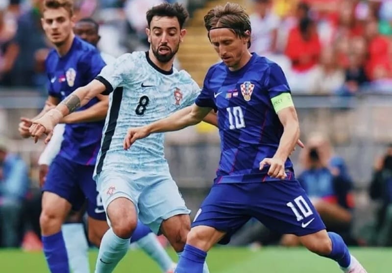 Modric lập công trong hiệp 1.