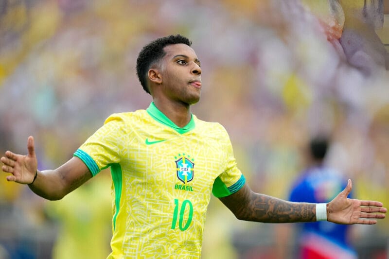 Rodrygo mở tỷ số trận đấu (Ảnh: Getty).