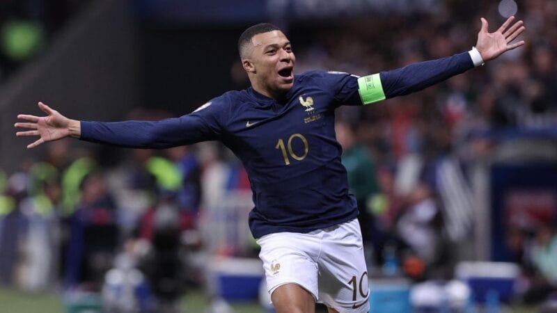 Bản hợp đồng bom tấn Kylian Mbappe được Real Madrid kích nổ.