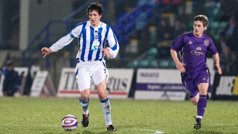 Lewis Dunk thi đấu cho Brighton từ những ngày đầu