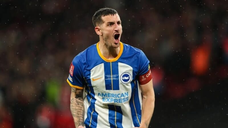 Lewis Dunk góp công lớn giúp Brighton thăng hạng