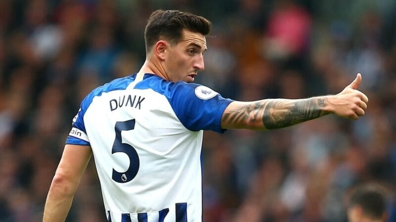 Lewis Dunk mặc áo số 5 tại Brighton