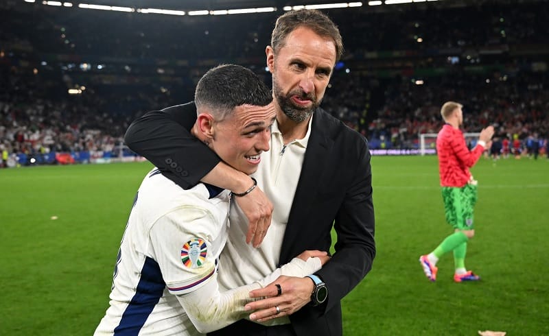 Southgate bảo vệ các cầu thủ, đặc biệt là Phil Foden