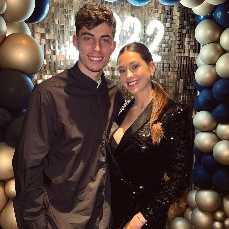 Havertz bên cạnh bạn gái Sophia Weber