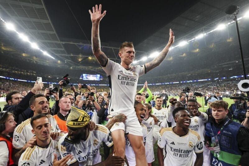 Kroos chia tay Real Madrid trong vinh quang.