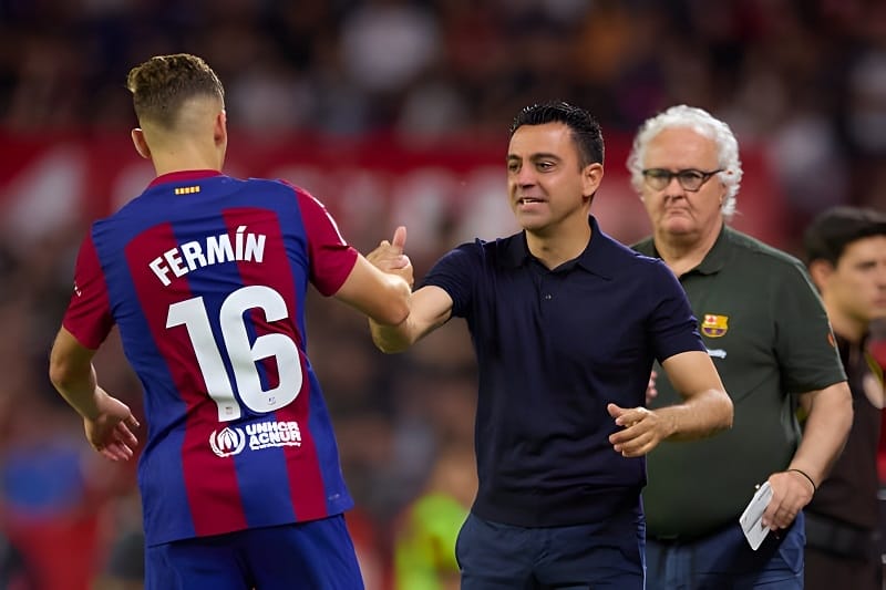 HLV Xavi đã chia tay Barcelona sau một mùa giải đầy sóng gió.